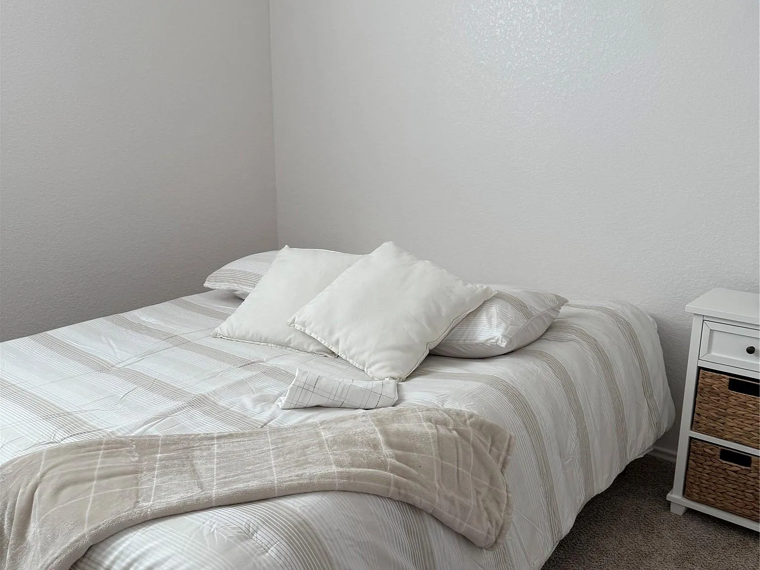 4 bed, 2.0 bath, 1863 sqft, $2,190 — Photo 3