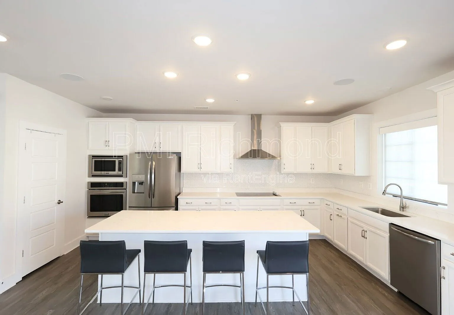 3 bed, 2.5 bath, 2500 sqft, $2,995 — Photo 4