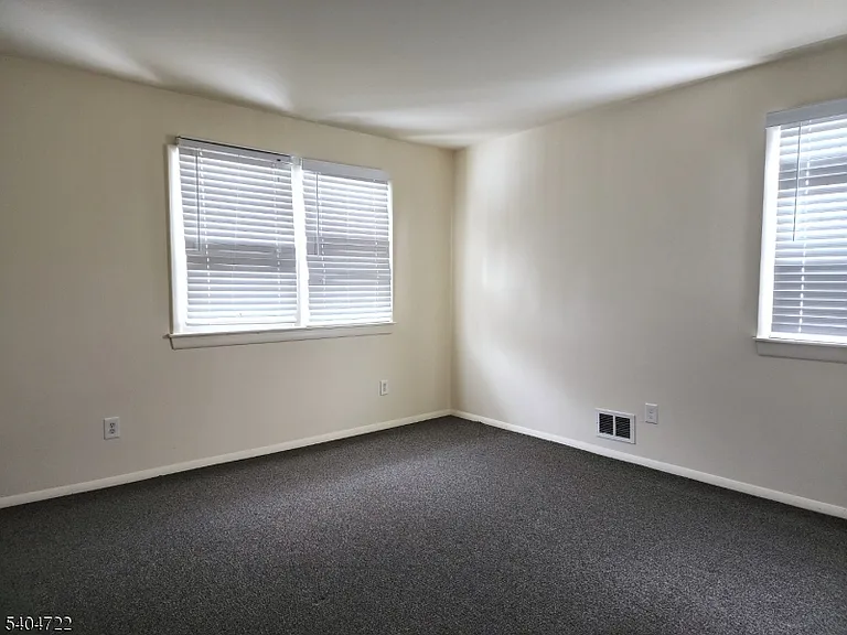 19 Grove St #B — Photo 20