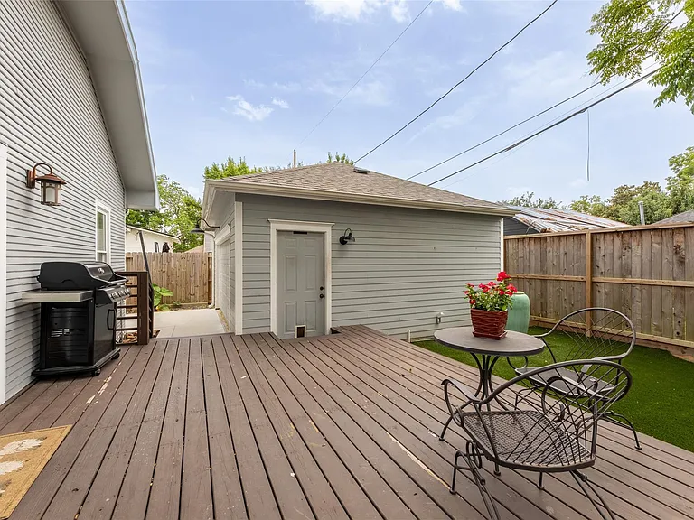 1120 Winston St — Photo 6