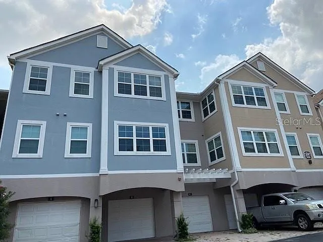 1 bed, 1.0 bath, 945 sqft, $1,450 — Photo 2