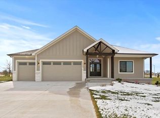 4460 145th Ter, Basehor, KS 66007