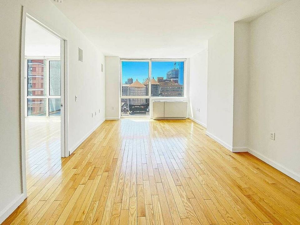 1st image of 350 W 38th St #6F