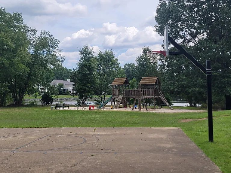4200 Pin Oak Dr — Photo 33
