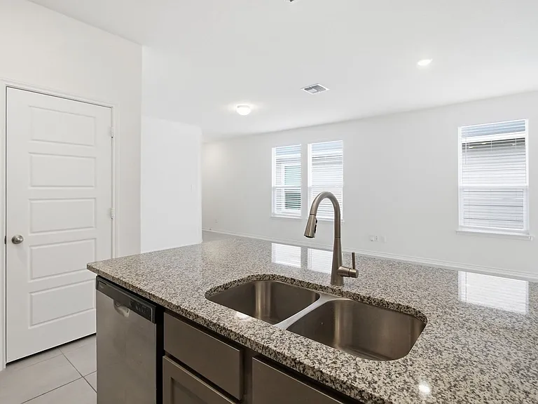 11634 Black Rose — Photo 10