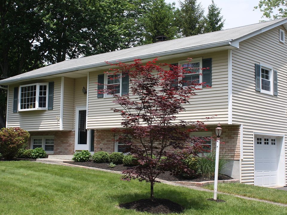 1st image of 5 Andrea Dr