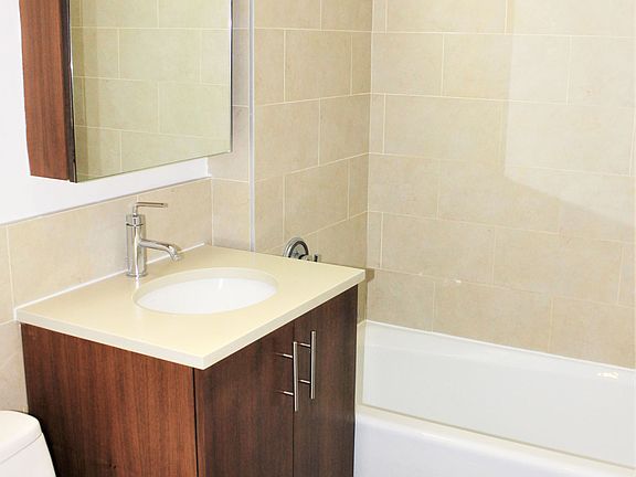 5th image of 2638 21st St APT 8J