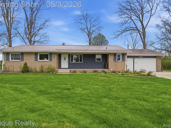 1612 Saint Marys Ct, Essexville, MI 48732