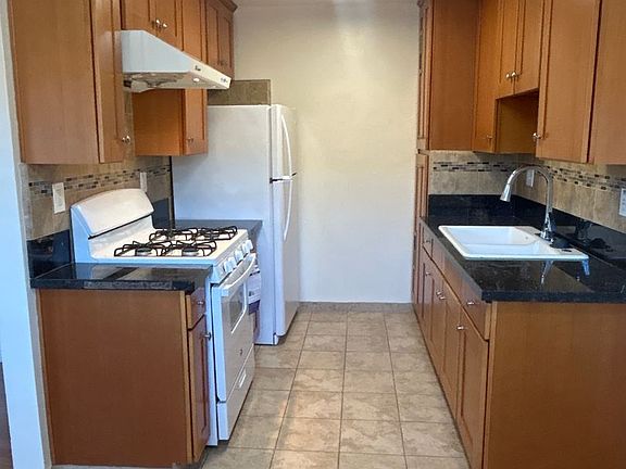 5th image of 901-905 Centennial St #905-03
