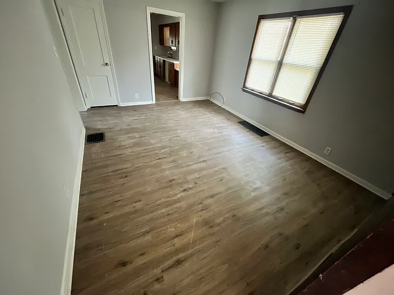 1512 Wallace Ave — Photo 4