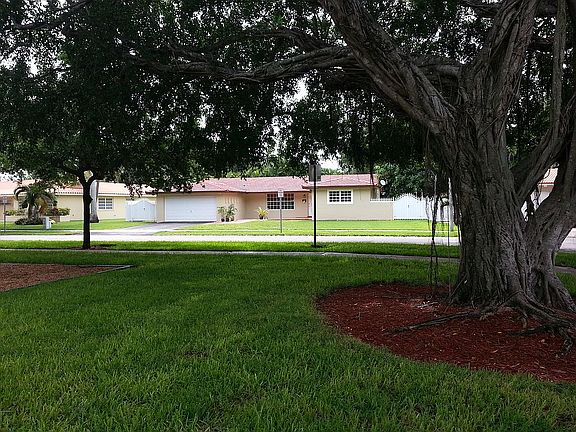 2nd image of 14405 Mahogany Ct