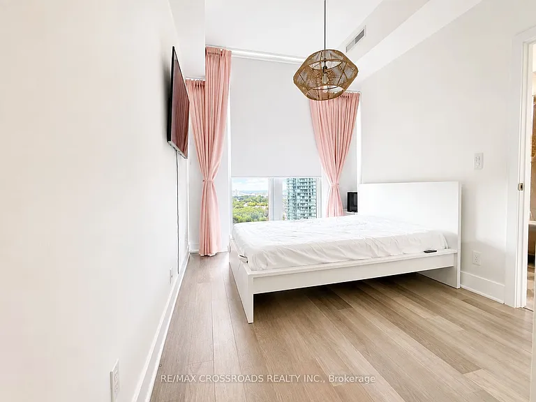 32 Davenport Rd #2406 — Photo 5