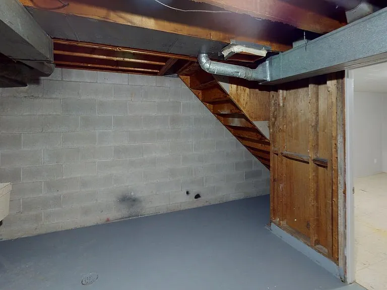 635 Indian Rd N — Photo 13