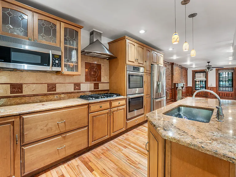 574A Macon St #1FR — Photo 5