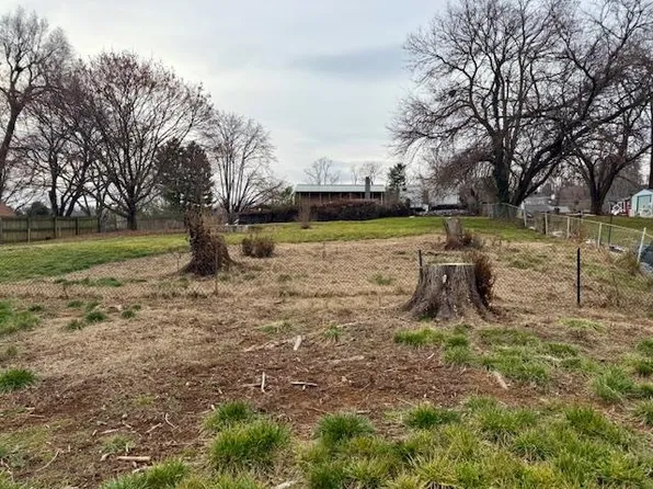 1814 Vinson St, Staunton, VA 24401