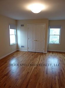 4th image of 25 Henderson Ave