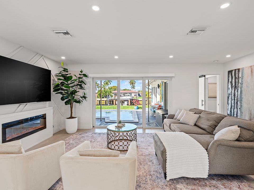1st image of 331 SE 6th Avenue