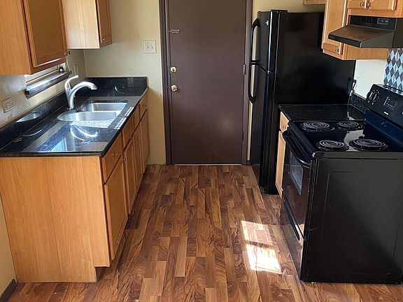 4th image of 437 Prairie Ave #3N