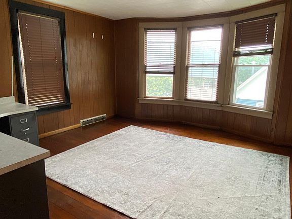 4th image of 3007 Penn St #1/2