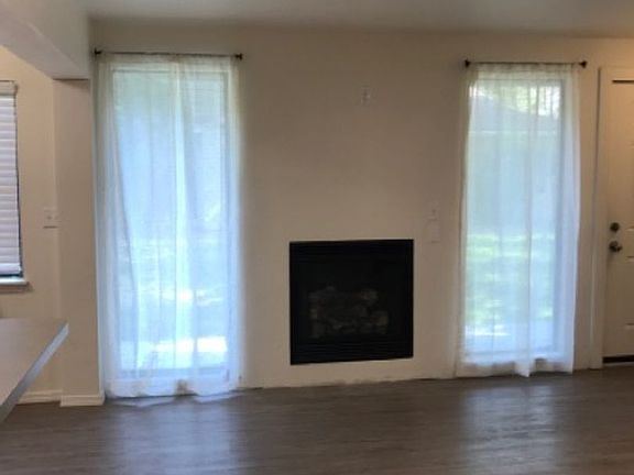 3rd image of 759 Meadows Dr APT 2