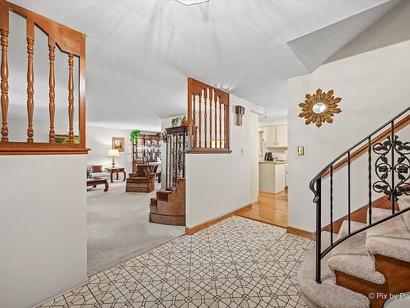 3rd image of 5 Andrew Ln