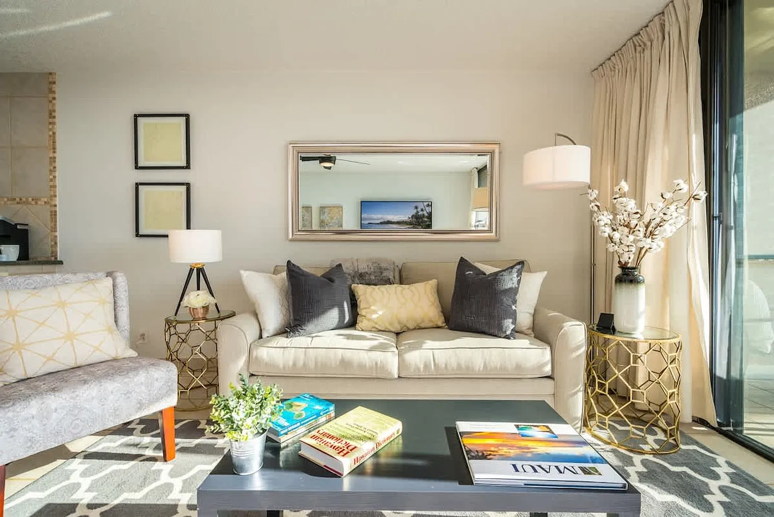 1 bed, 1.0 bath, 893 sqft, $6,840 — Photo 3