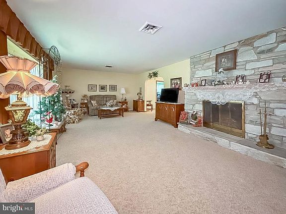 5th image of 3695 Grandview Ave