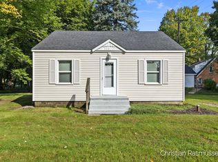 112 Fairview Dr, Greenville, MI 48838