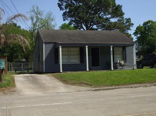 6840 39th St, Groves, TX 77619