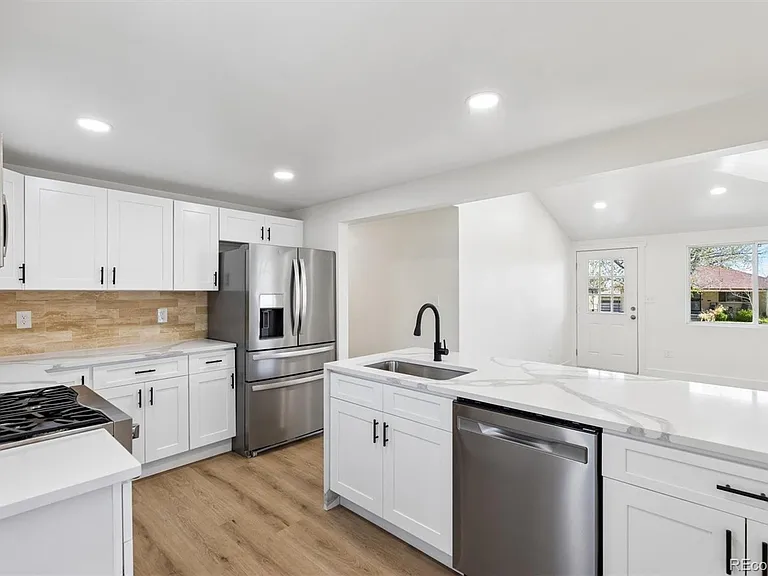 363 S Ivy St — Photo 8