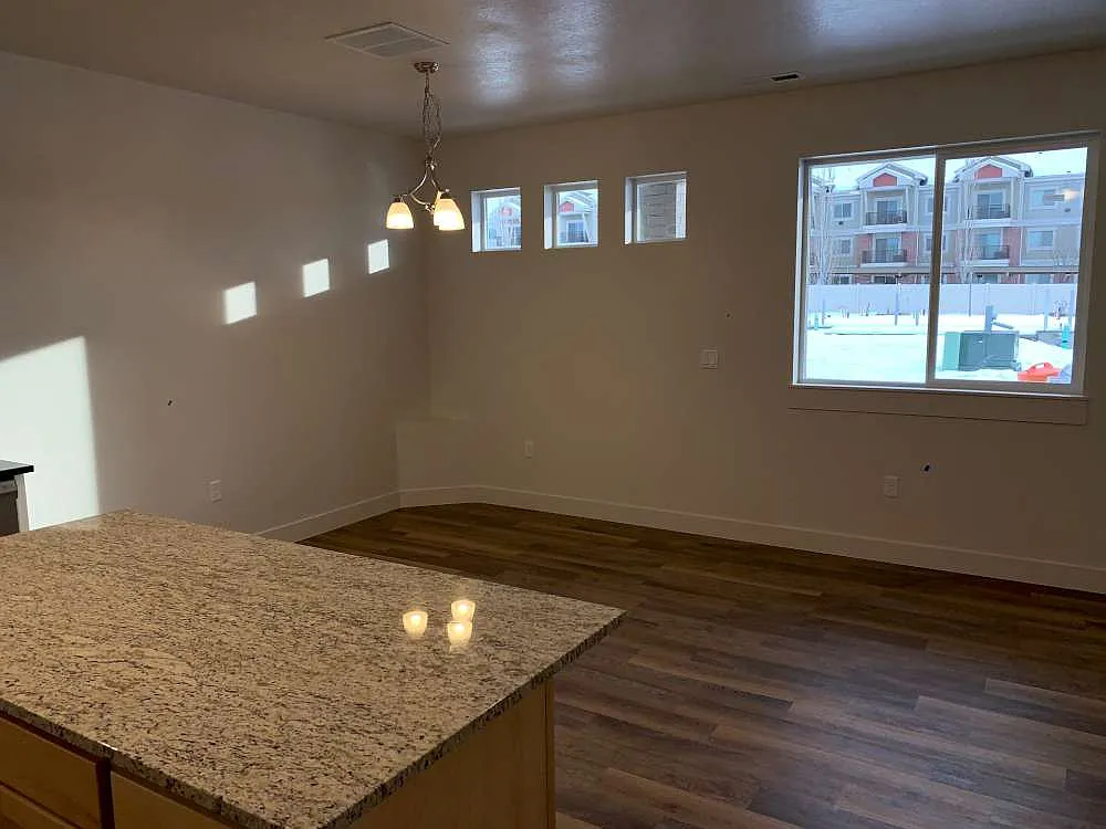 3 bed, 2.5 bath, 1587 sqft, $1,725 — Photo 4