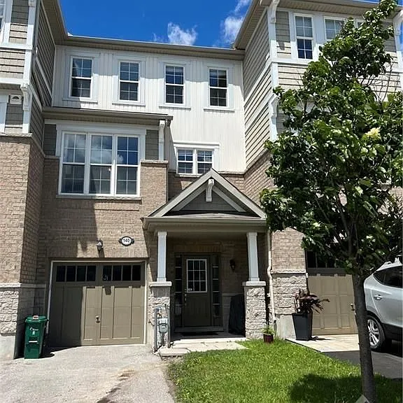 140 Battersea Cres — Photo 1