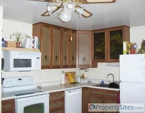 2nd image of 2111 Hamelon St