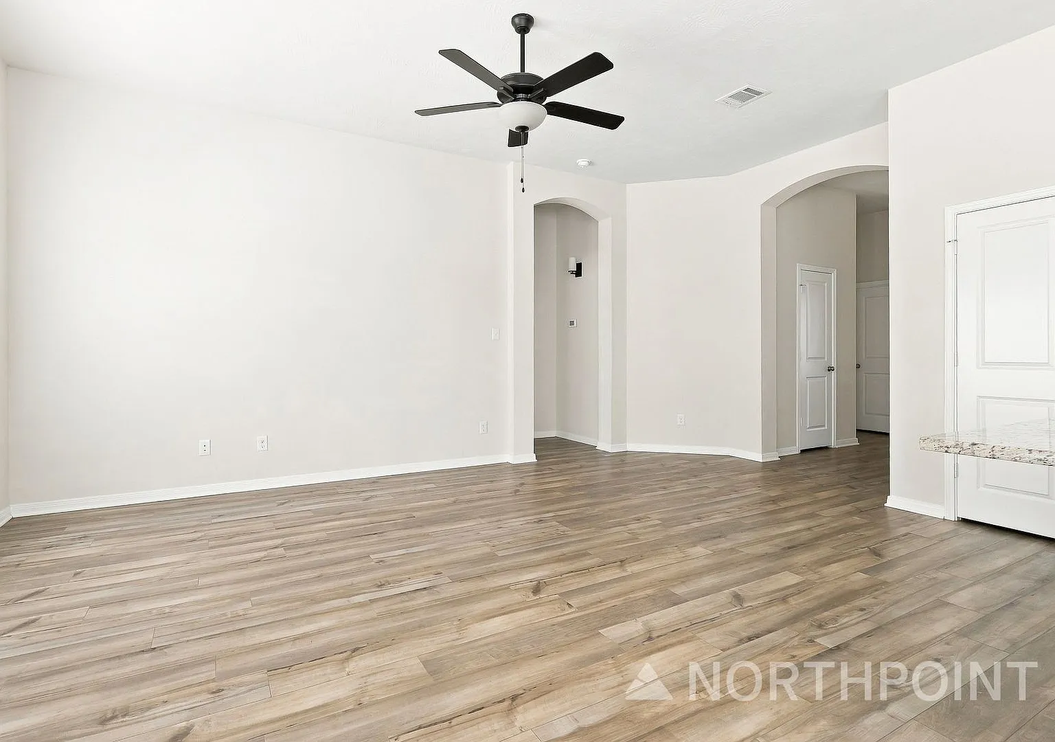 4-Bedroom, 2 Bath Single Family for Rent in Montgomery, TX| 2-Car Garage Parking & Modern Kitchen — Photo 2