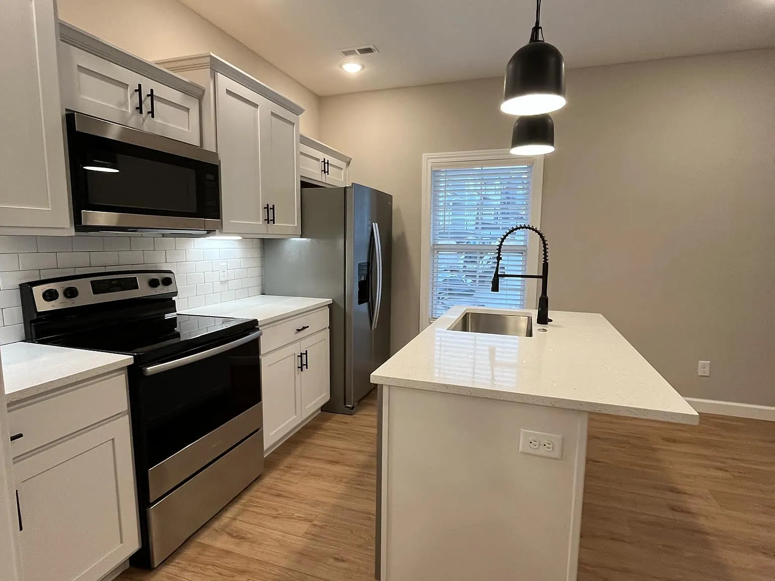 3 bed, 1260 sqft, $1,695 — Photo 4