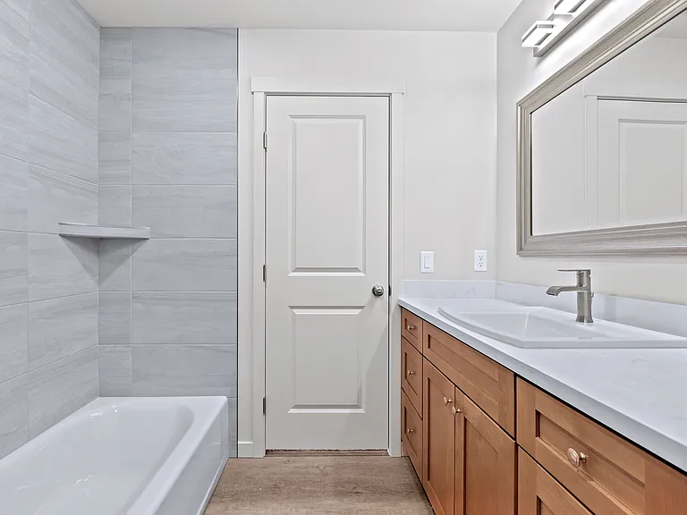 2773 Caspain Way #B — Photo 28