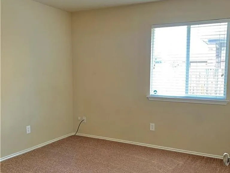 2103 Scott Dr — Photo 11