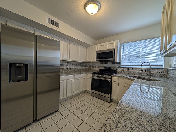 5th image of 3149 Crazy Horse Dr