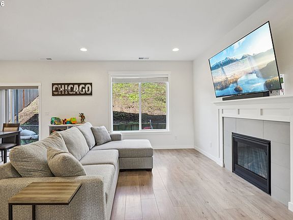 4th image of 249 E Barbaras Way
