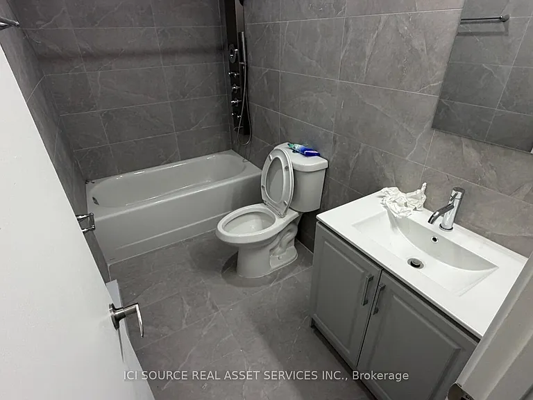 2 Queen St S #6 — Photo 5