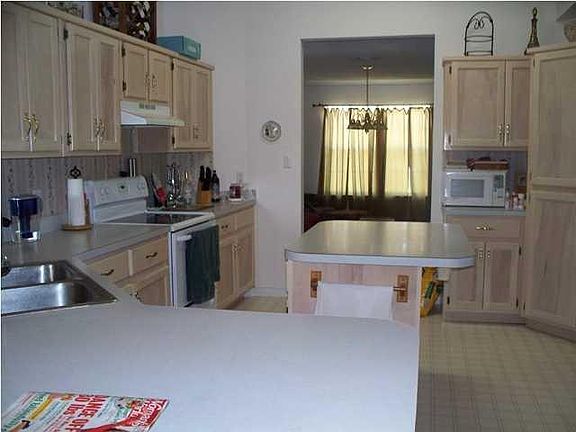 5th image of 2432 Sunrise Dr