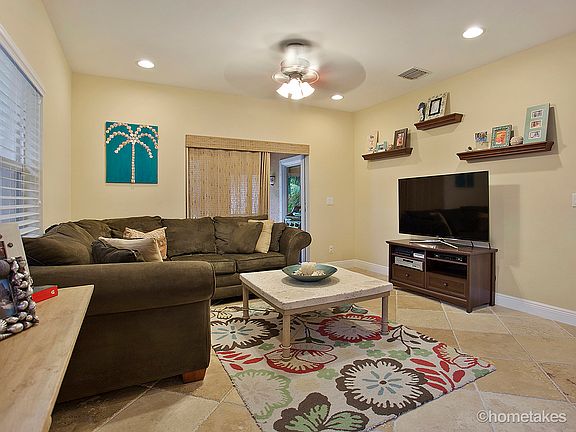 3rd image of 932 SW 30th St