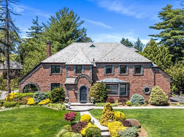 79 Aldershot Lane, Manhasset, NY 11030