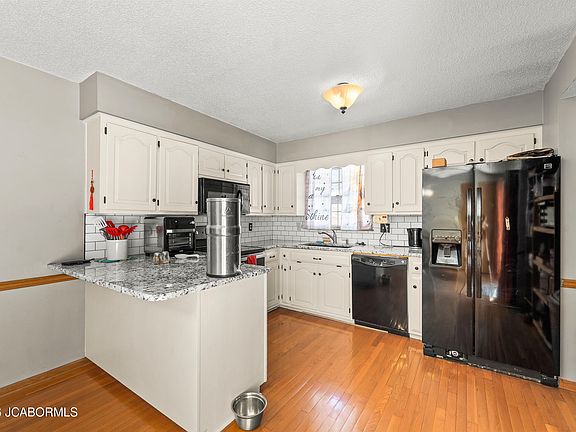 5th image of 2425 Knight Valley Dr