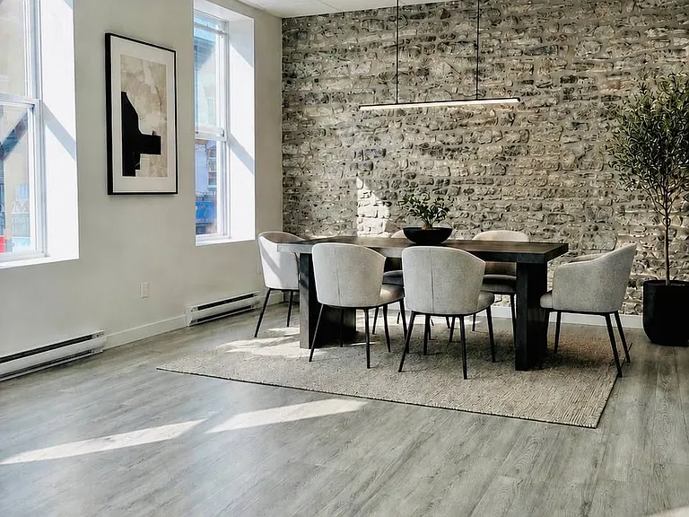 199 King St W #1 — Photo 4