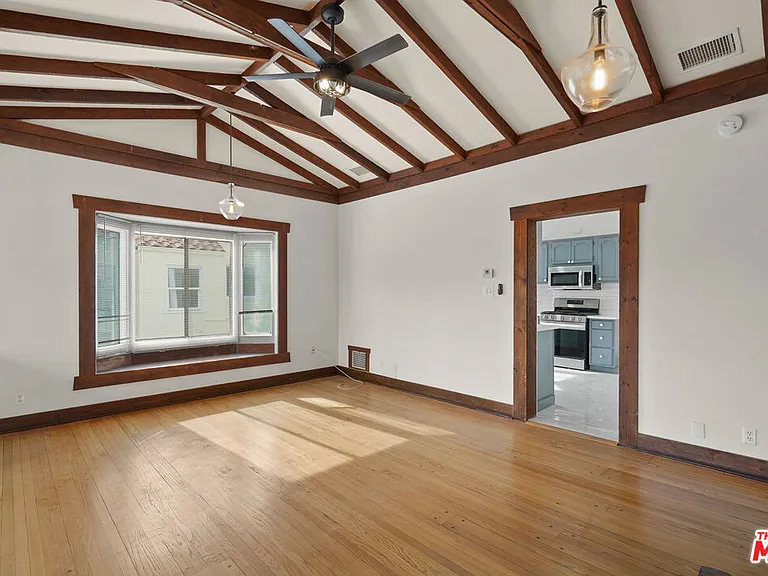 1821 N Grace Ave — Photo 17