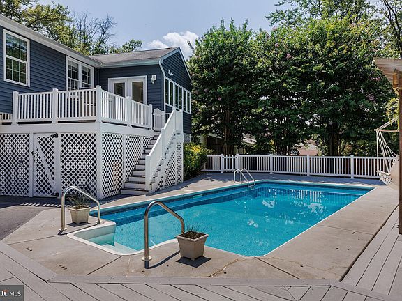 3rd image of 286 College Manor Dr