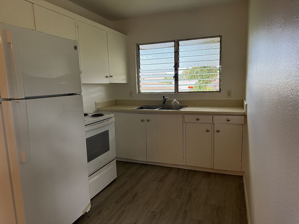 2nd image of 69 Lakeview Cir APT 9