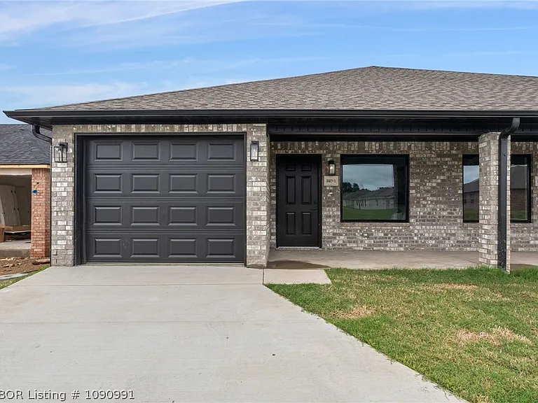 10415 A & B Preston Ct — Photo 2