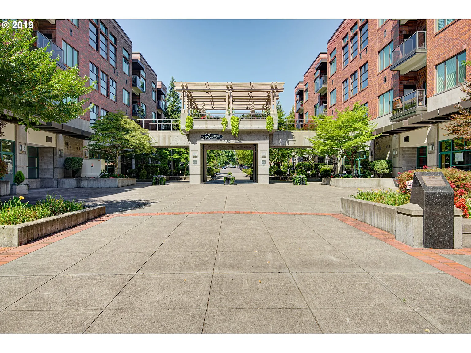 300 W 8th St Unit 211 photo 1